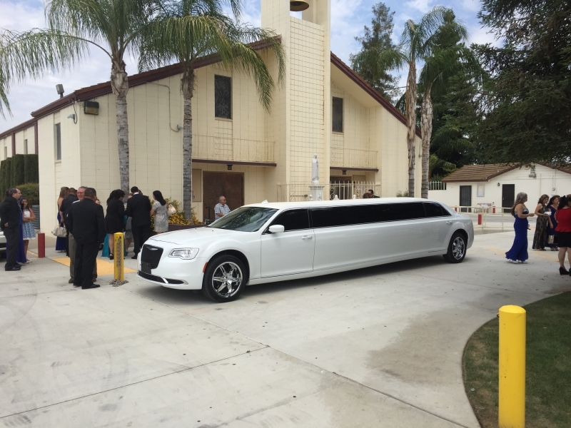 Prestige Limousine Services - Chrysler limo at wedding